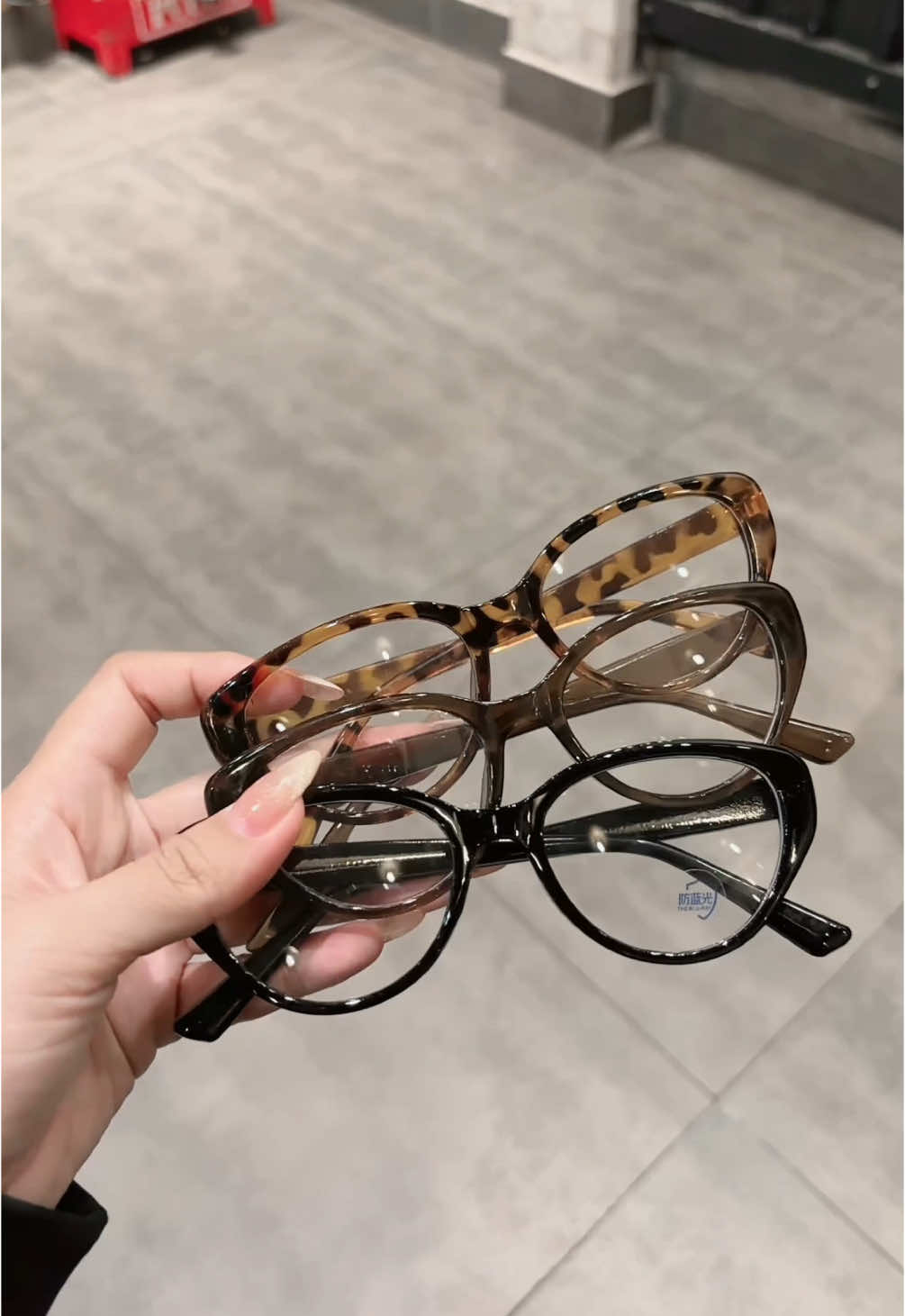 Kính mắt mèo #kinhnu #kinhchonganhsangxanh #kinhmatmeo 