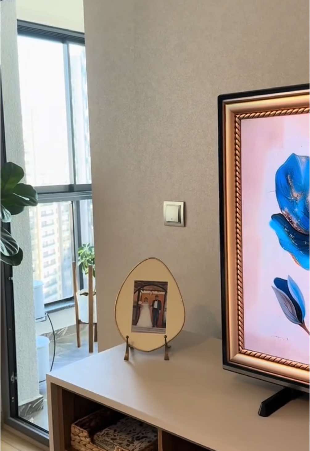 Evlendiniz ve artık düğün fotografınız evinizin en güzel köşesinde.. Görünen marka reklam . . . . . . . ##Home##homedecor##decor##decoration##decohome##evdekorasyonu##zarahome##çerçeve##homesweethome##homedecoration##livingroom