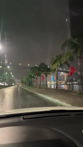 Đời người có hai chuyện quan trọng nhất: một là gây dựng sự nghiệp, hai là yêu thương đúng người. Khi mặt trời mọc hết mình vì công việc, khi mặt trời lặn ôm lấy người mình yêu. Đây chính là ý nghĩa của sự nỗ lực.  Lương thiện gặp được lương thiện, là cuộc gặp gỡ tình cờ đẹp đẽ nhất trên đời, lương thiện gặp được sự dịu dàng, là sự kết hợp hoàn hảo nhất thế gian. #st #foryou #halong #halongbynight 