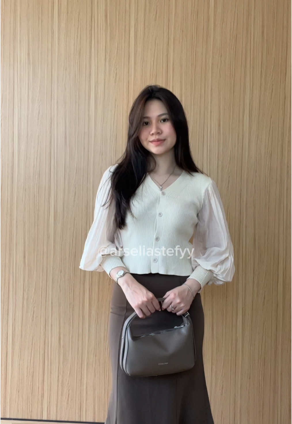 i feel so elegant in this top 😍🤍