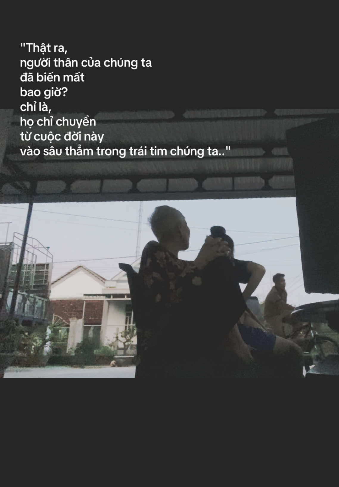 Mới đây mà con sắp quên tiếng nội rồi 