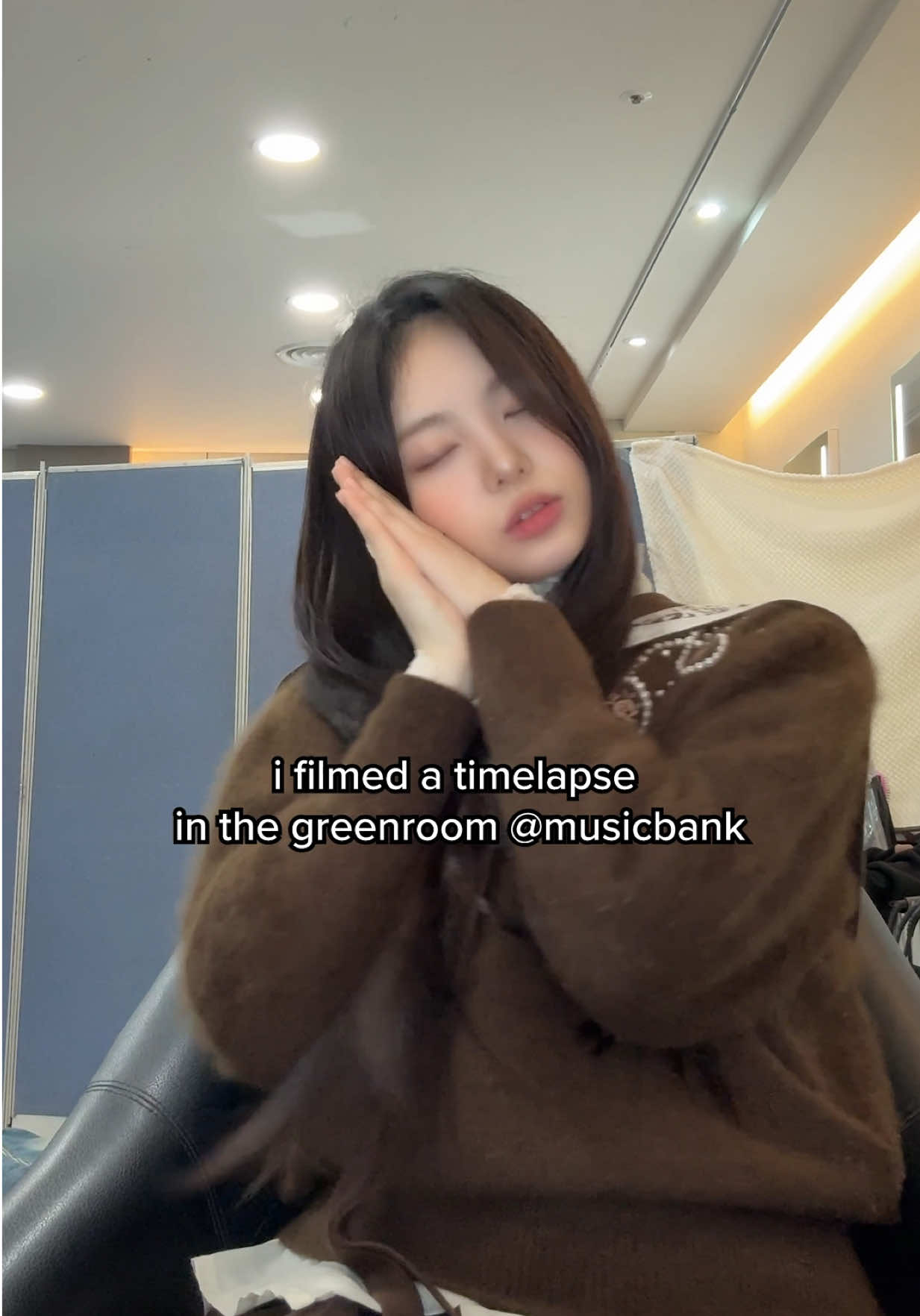 i filmed a timelapse in the greenroom @ musicbank #Hearts2Hearts #하츠투하츠 #H2H #IAN #이안