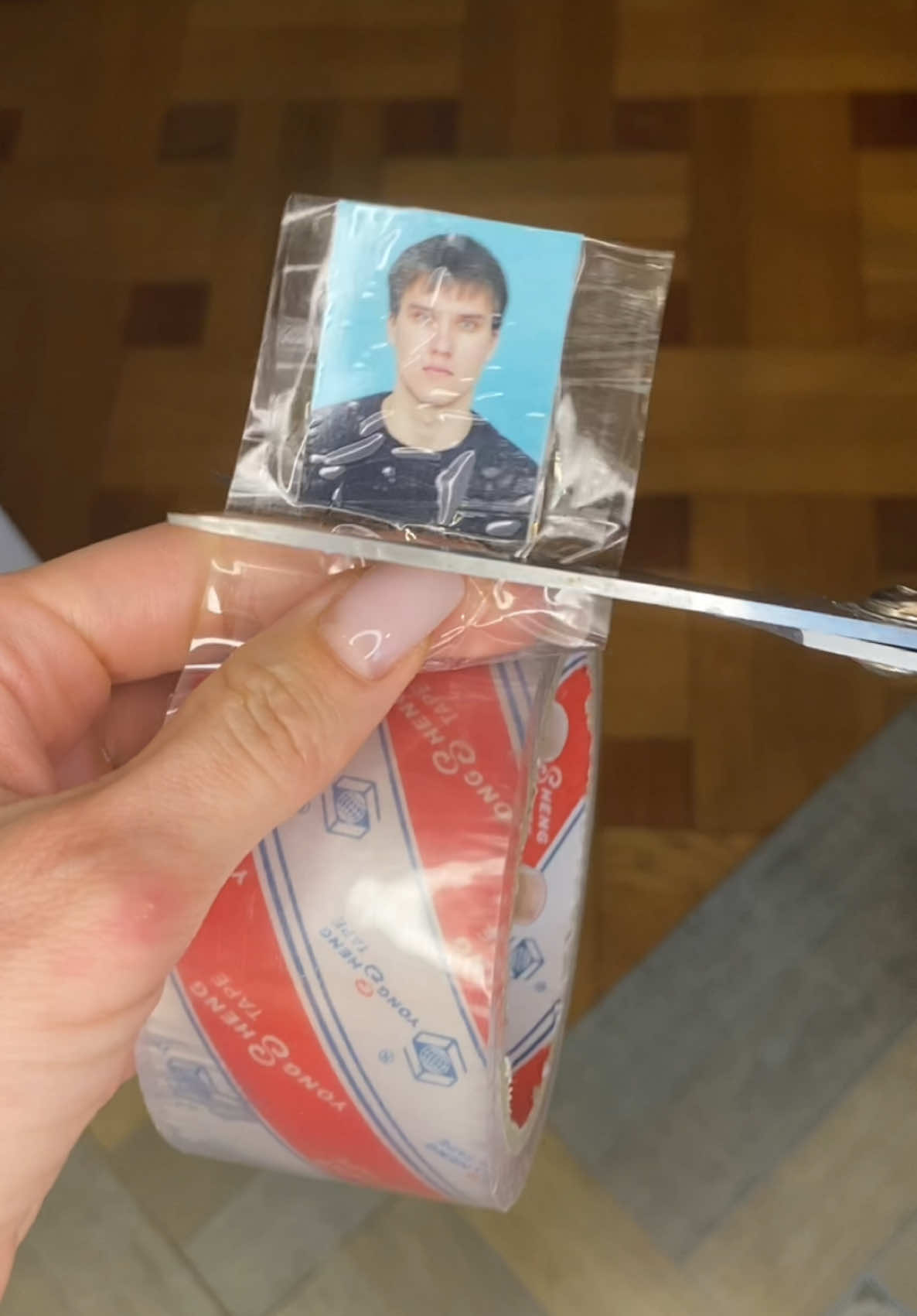 Photo lamination 🔥 #LifeHack #hack #homehacks #photo #viral_video 