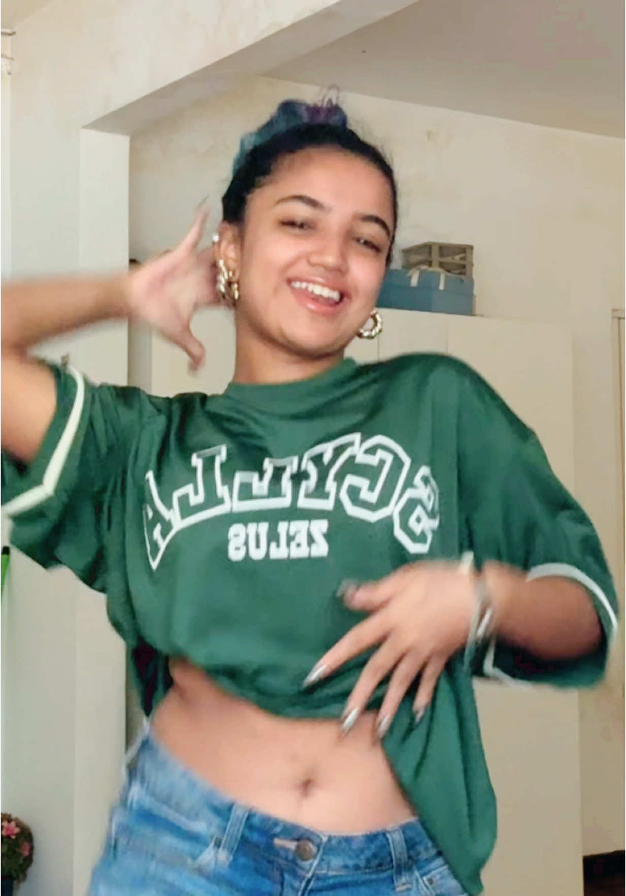 I CANT STOP DOING THIS DANCEEEEE !!!🥹💚✨  DC - respective owner !!  #Ashanya #foryou #fyp #SriLanka #AshanyaPremadasa #Suranganiy 