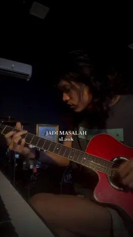 Perihal hati jangan jadi bahan percobaan, ya ! #jadimasalah #slank #slankersindonesia #regenerasi #slanky #storyslankers__ #slankers #musicvideo #story #chandcsg #senyawa #music #musically 