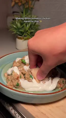 _• Simple & delicious white boneless chicken handi for iftar. Leftover can be saved for suhoor as well✨ #Ramzanrecipes #EasyRecipe 