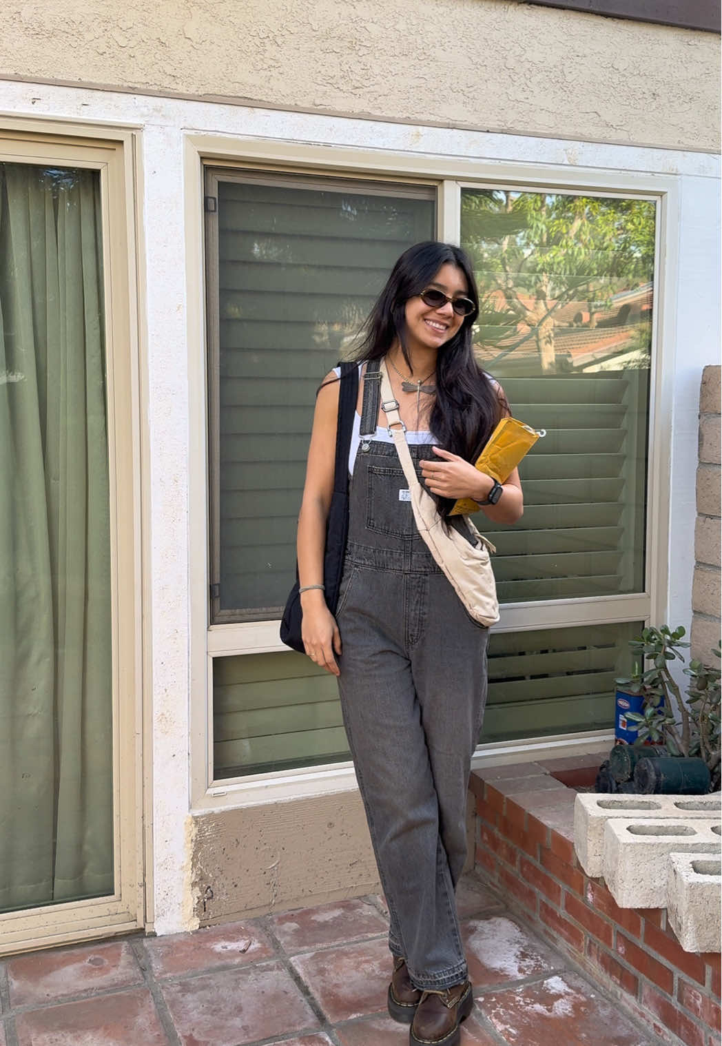 what im wearing to run errands this morning before my sculpt class ☺️ #grwm #OOTD #outfit #socal #southerncalifornia #oc #errandswithme #errandsoutfit #levis #levisoveralls #drmarten #docmartens #freepeople #brandymelville #baggu @Levi’s  @BAGGU @Dr. Martens 