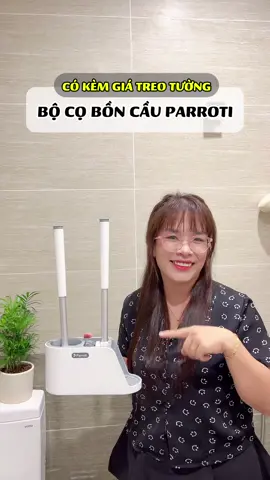 Bọ cọ bồn cầu này tiện lắm nha, treo được lên tường nữa. Có cả 2 cây cọ chà bồn cầu và chà sàn cho mình luôn. #nhaamberday #parroti #bocoboncau 