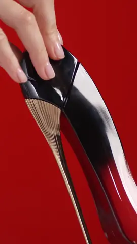 Whispers of roses, cherry, and vanilla… 🌹🍒 #VeryGoodGirlElixir #GoodGirlCarolinaHerrera