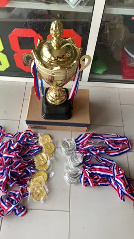 Trophée 50cm #trophy  #50  #cm  #11  #medaille  #or  #11  #medaille  #argent  #500k 