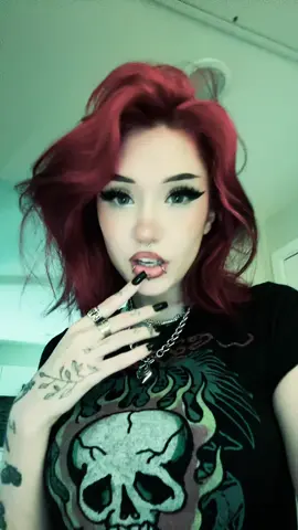 like this video if u wanna kiss me (or if u hate me) #wlw #bi #altbophouse 