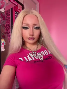 all deez btches wanna b barbie dolls😜😜 #🦄 #nickiminaj #barbz #y2k #y2kaesthetic #mcbling #mcblingaesthetic #2000s #2010s #pink #makeup #makeupartist #mua #baddie #mefr #explore #fyp #foryou #foryoupage #fypage #fy #fypシ゚viral #fyppppppppppppppppppppppp #fypp #viral #famous #makemefamous #celebrity i am famous celebrity🥰
