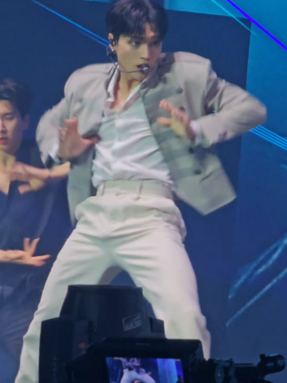 #ateezinbrussels #towardsthelight #ateez #wooyoung 
