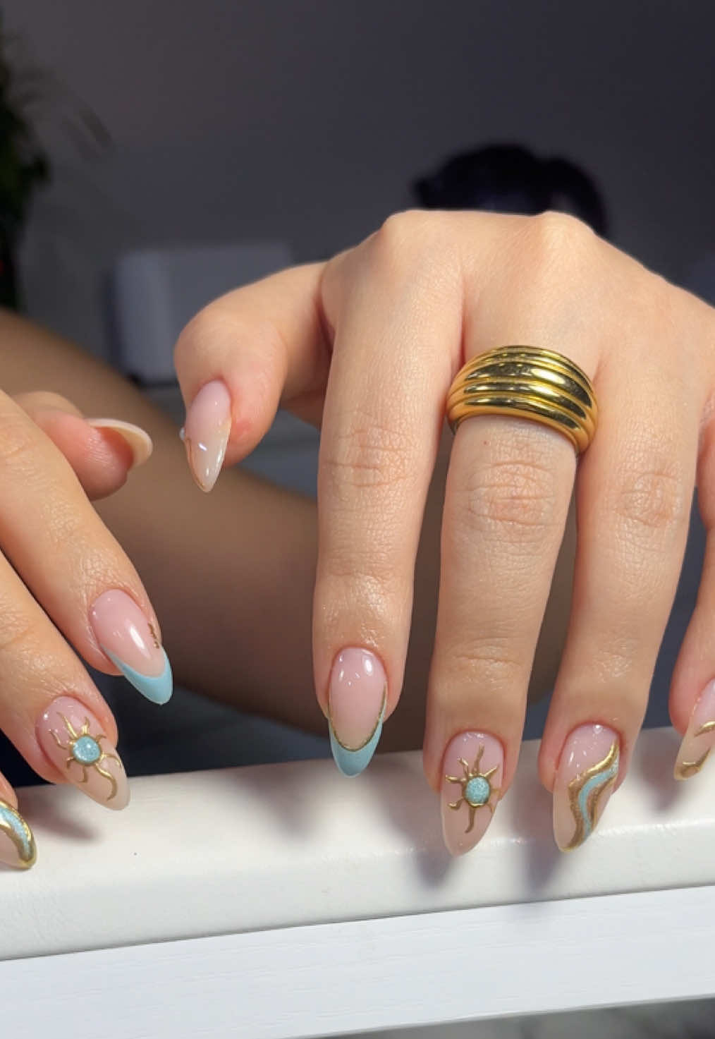 Hermoso tono celeste 🩵 y dorado🌟😍 📍 Jr. Mariscal luzuriaga 442, Jesús María 🇵🇪 Agenda tu cita 💌  IG: Carconenails #Estudiodeuñaslima #uñaslima #uñasperú #uñasperu #manicurelima #summernails #manicureperu #manicureperú #oceannails #seanails #cateyeperu #uñascateyeperu #uñasjesusmaría #summernailsperu
