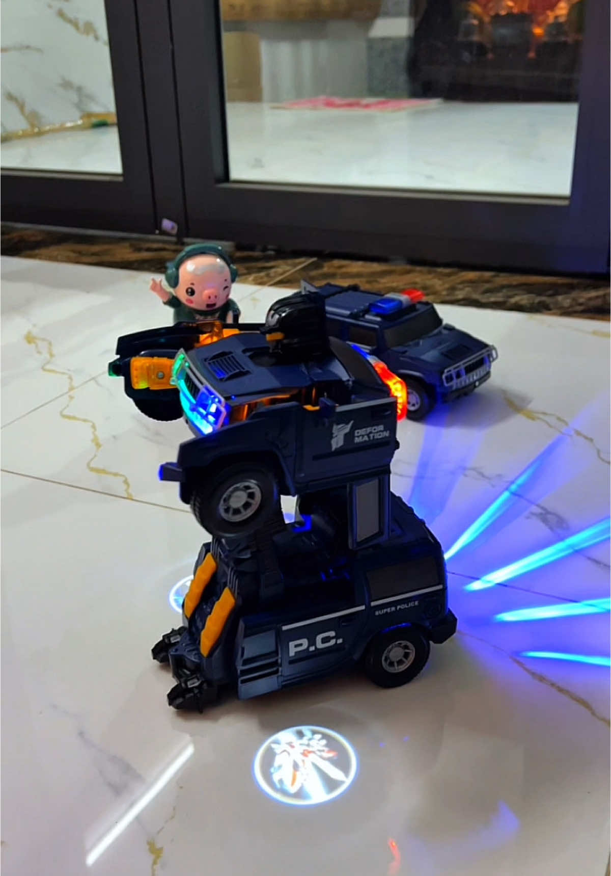 Đồ chơi xe cảnh sát biến hình robot tự động cực ngầu #dochoi #dochoichobe #dochoitreem #viral #xuhuong #fyp #muataitiktok 