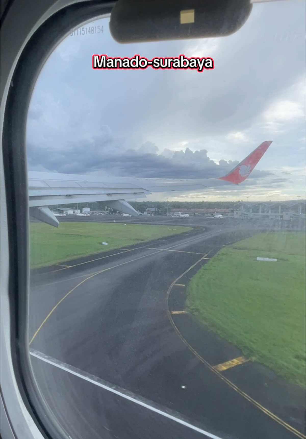 Fligth Manado-Surabaya direct.✈️🛫 Start manado cuaca keren bangets pas mau landing juanda hujan deras bangets... tetep aj landing safety🛬 Gak ada goyangan juga.. keren
