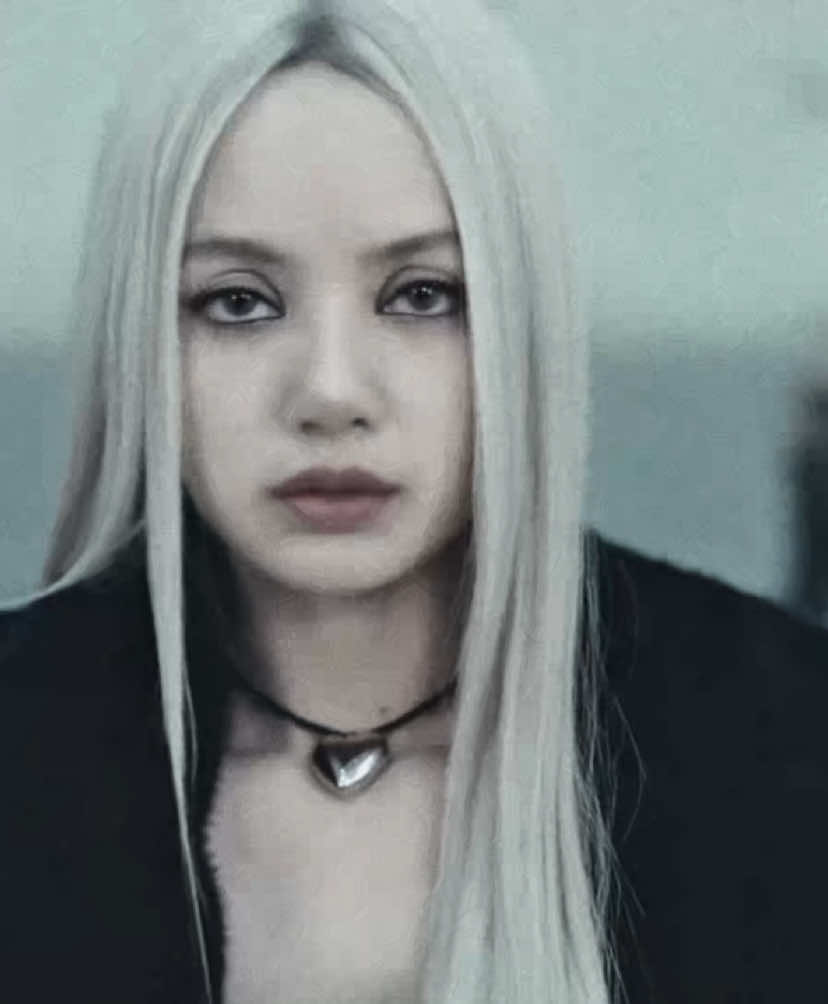 Lisa will always be famous ☝️🔥#bp #lisa #lisablackpink #lisaedit #futw #Lifestyle #lisaalbum #blinks #fyp #explore #viral #fypシ゚ @