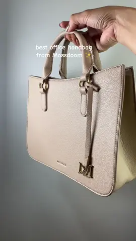 large capacity and the quality of this bag is really giving from @MOSSDOOM.PH #bag #mossdoombag #handbag #slingbag #officebag #workbag #unibag #womenbag #bagforwomen 