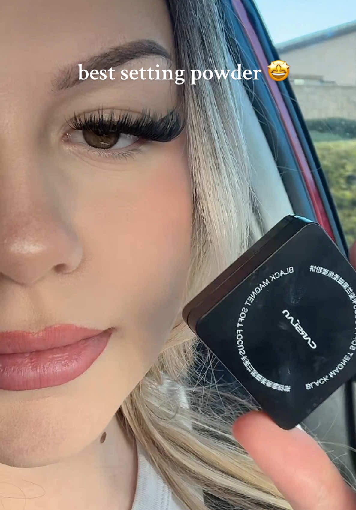 I swear by the pressed powder for touch ups throughout the day it’s amazing at blurring #carslanpowder #pressedpowderforoilyskin #makeup #springtok @Carslanvn 