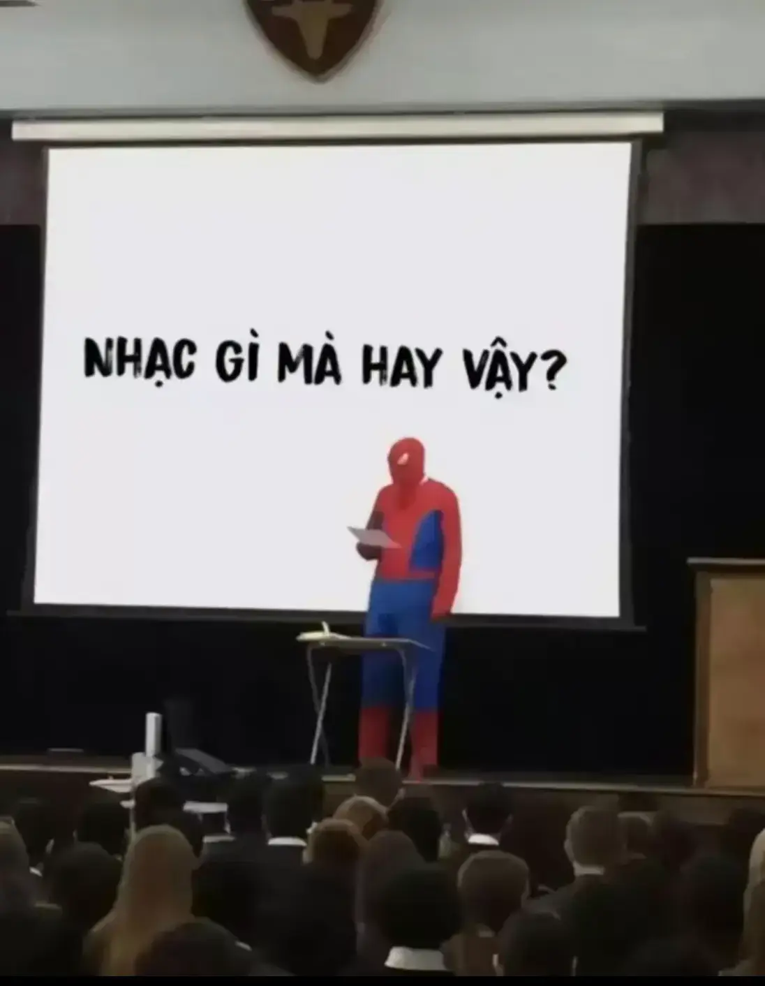 Khi ông mặt trời thức dậy Mẹ lên rẫy em đến trường Cùng đàn chim hoà vang tiếng hát. Hạt sương long lanh nhẹ thấm trên vai Nụ hoa xinh tươi luôn hé môi cười Đưa em vào đời đẹp những ước mơ Đưa em vào đời đẹp những ước mơ. Khi ông mặt trời đi ngủ Mẹ đến lớp bên ánh đèn Bản làng em rộn vang tiếng hát. Niềm tin bao la mẹ viết trang đầu Vầng trăng lên cao trong sáng một màu Ơi con gà rừng nào gáy đâu đây Em nghe lòng mình niềm vui đong #nhacremix#nhacchill #lyricsvideo #lyrics_songs #nhacnaychillphet #nhachaymoingay #nhactamtrang #music#chill #xh #viral #remix #chilltamtrang🥀🎶 #viral #nhaclyricsxuhuong #nhacbuontamtrang#teokhongsuy08 #nhacbaothuc  #ctxhtiktok 