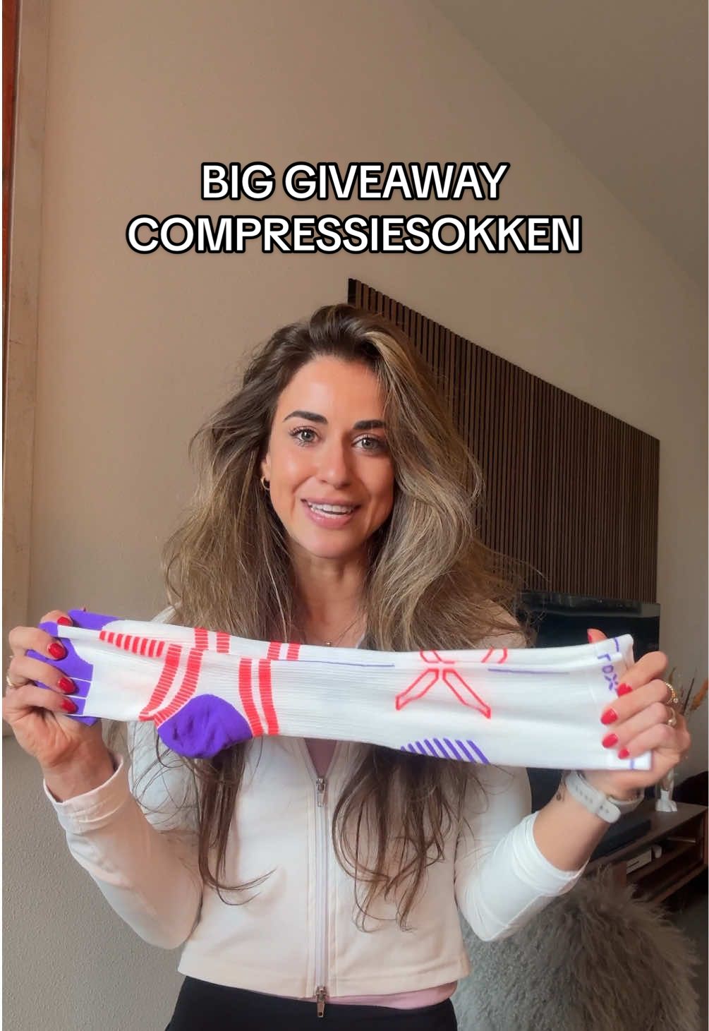 Wat is jouw favoriete kleur? 😍PS check mijn laatste post op IG (@lottleeuw) voor de mega GIVEAWAY waarbij ik 10x deze nieuwste running socks van STOX mag weggeven ❤️‍🔥🤩 #Running #run #runningsocks #stox #hardlopen #compressiesokken #runnerslife #hardloopsokken #hardlooptips #giveaway #winactie 