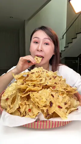 Peyek terenak , tipis renyah toppingnya melimpah , sultan deh …. #sibungbung #mukbang #kulinerviral #reviewmakanan @Peyek Sultan - Peyek Premium 