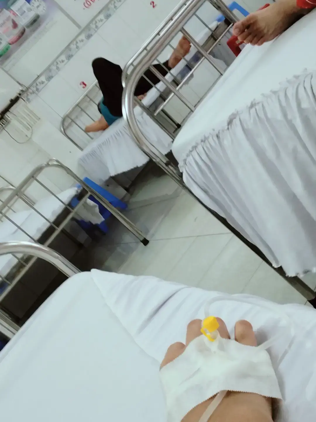 ý là hqua thấy ngta bệnh truyền nước biển thắc mắc bệnh j mà nặng dữ dị tới hnay ☺️noá tới vs t 