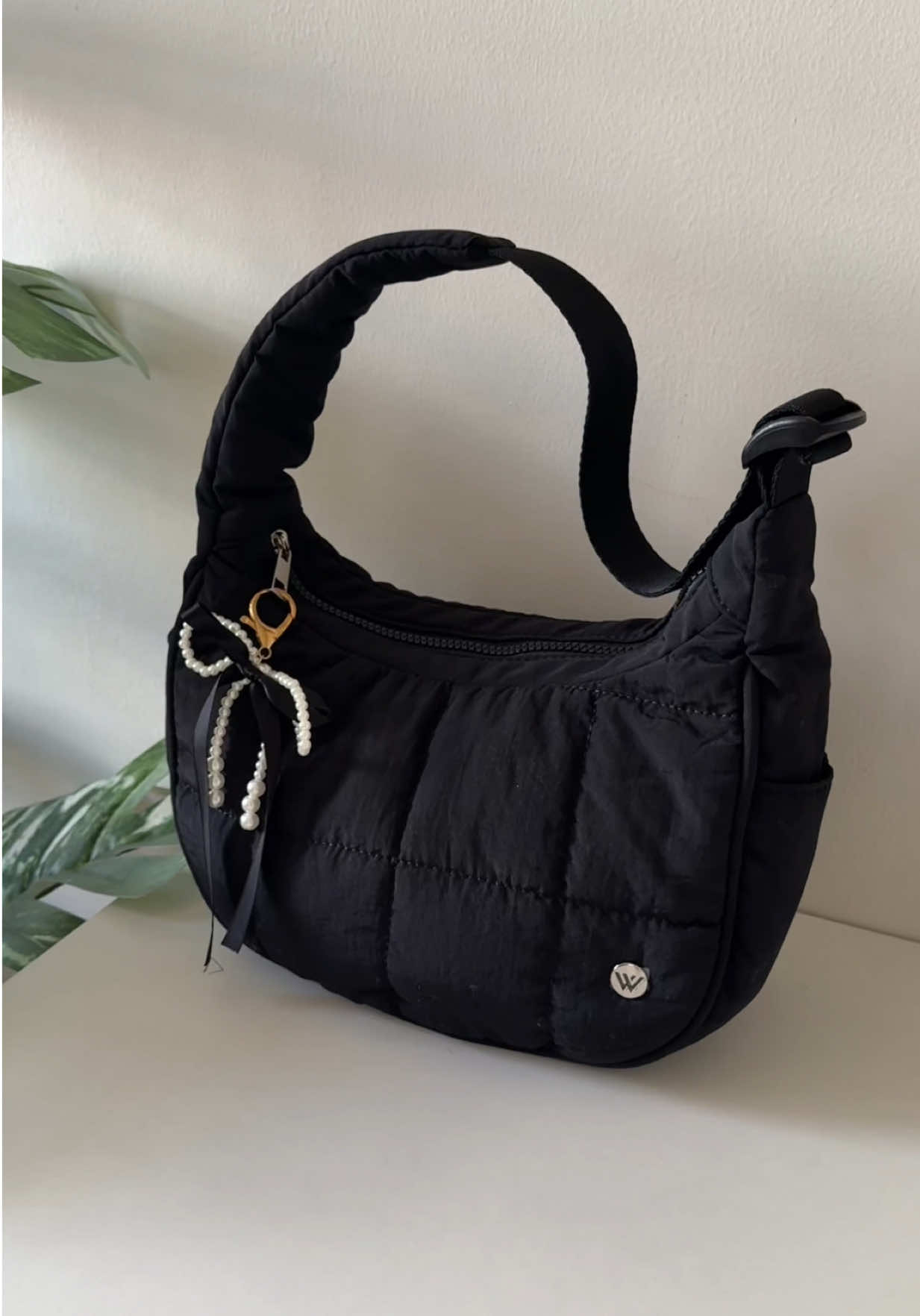 Replying to @💋🧚🏻‍♀️ the perfect bag for everyday wear 🖤✨  #pufferbag #bag #bags #shoulderbag #westbronco #foryou #foryoupage 