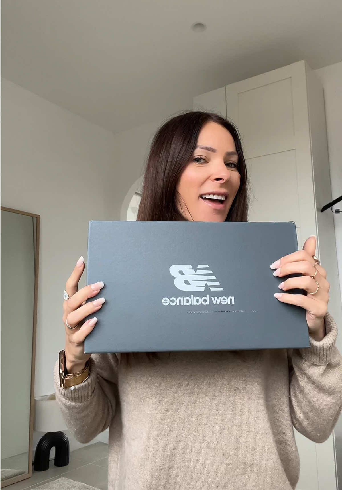 Unboxing New Balance 740 I Incense avec angora et timberwolf Collaboration commerciale #outfitinspo #newbalance #740 #beigemom #unboxing 