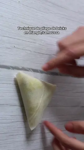 Technique de pliage pour faire des bricks en forme de triangle / samoussa #brick #bricktok #pliage #Ramadan #ramadan2025 #pourtoi #viral 