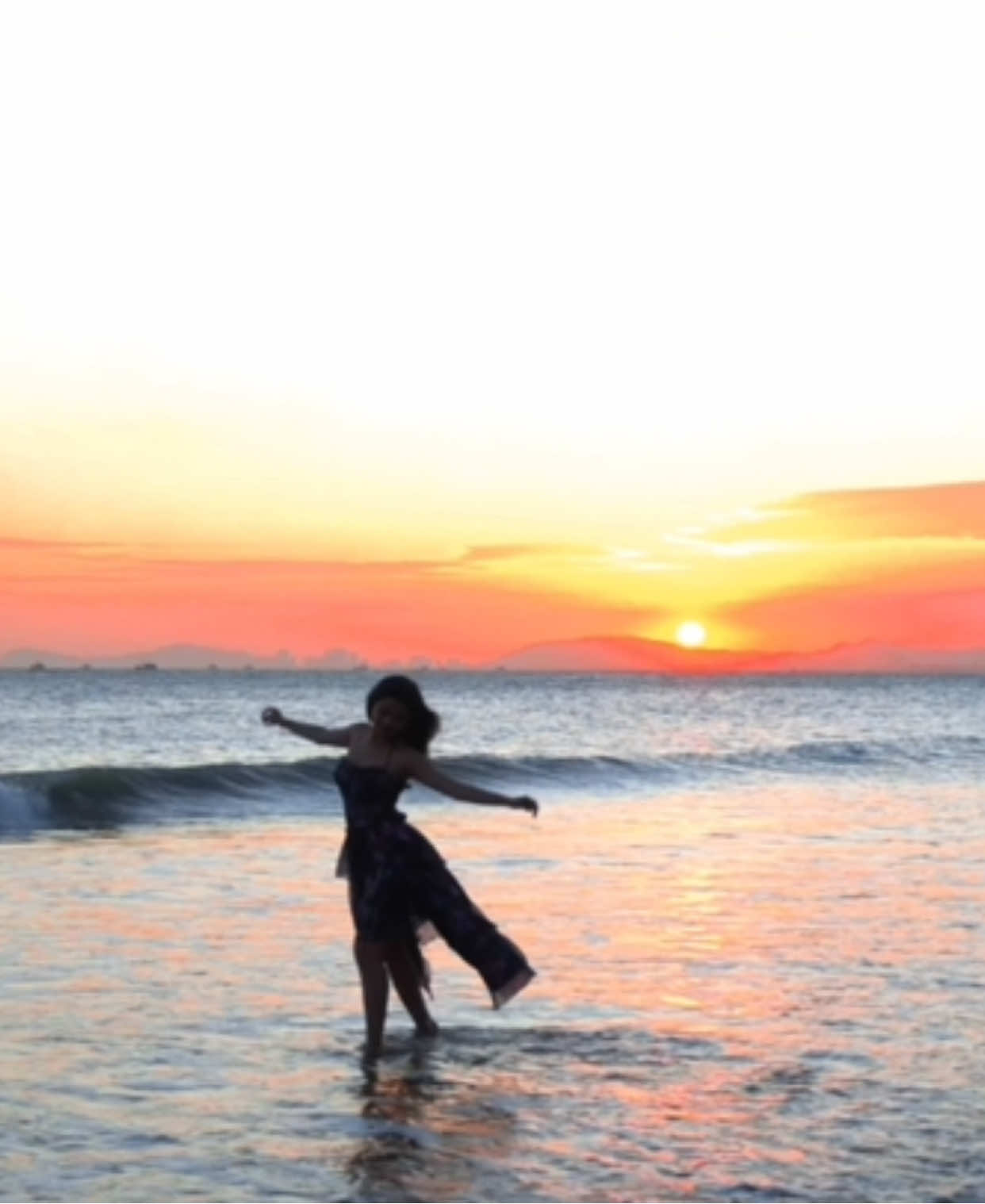 Công chúa của anh dưới hoàng hôn #sunset #sunsetlight #palaceresort #callvideonguoiyeu 