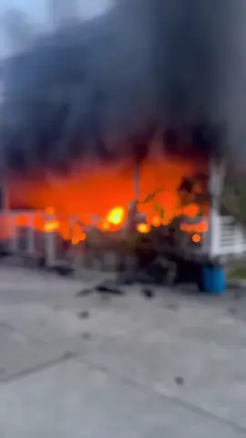 เหตุเพลิงไหม้บ้านเรือนประชาชนภายในหมู่บ้านย่านกิ่งแก้วสมุทรปราการ รถจักรยานยนต์ เสียหายหลายคัน #ข่าว #ไฟไหม้ #ข่าวสารเมืองปราการ 