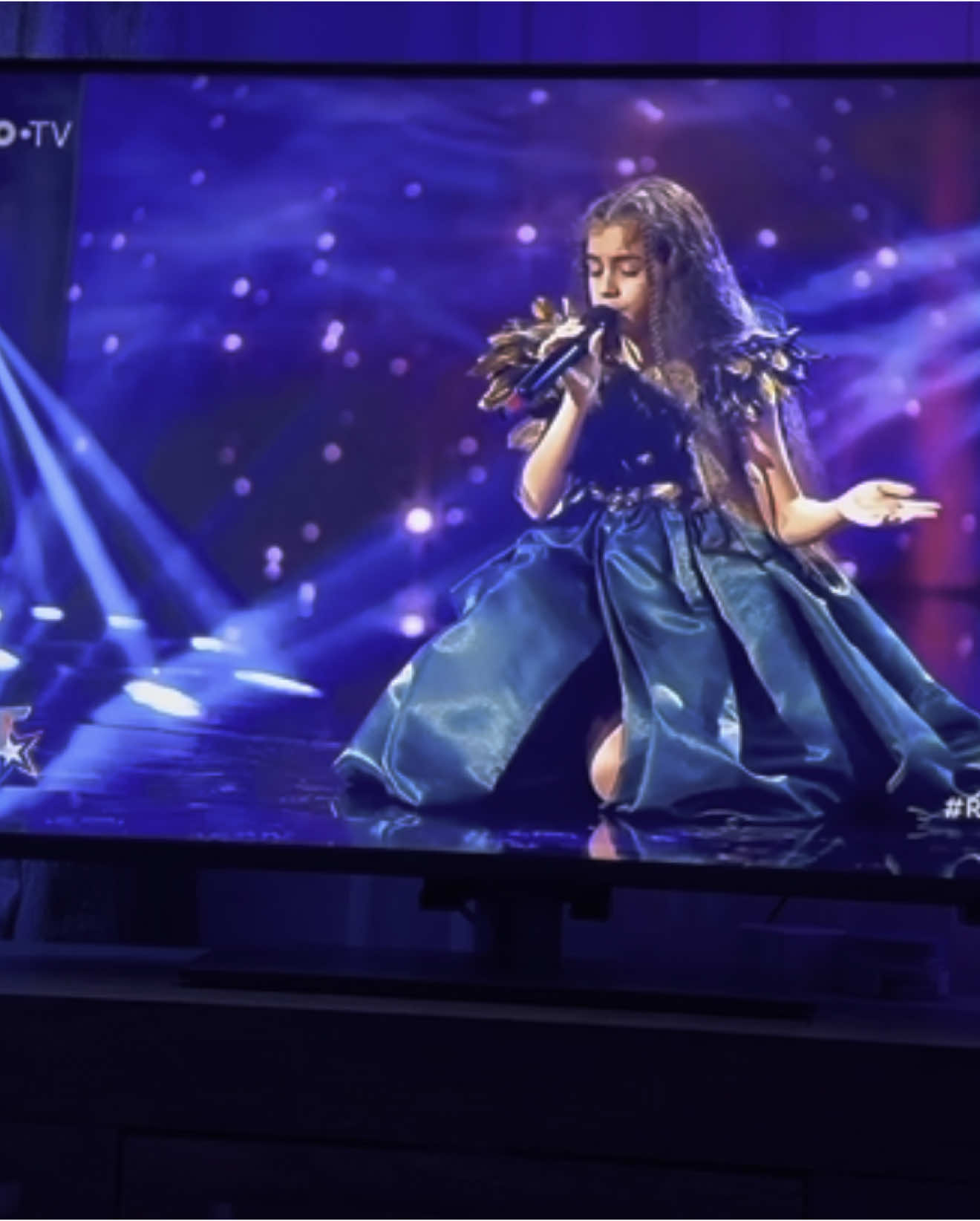 Aici este momentul meu de la @romaniiautalent ! O experienta extrem de grea dar incredibil de frumoasă!😘🎶 #viseledevinrealitate #biancazinculescu  Mulțumesc părinților mei pentru toată susținerea!!