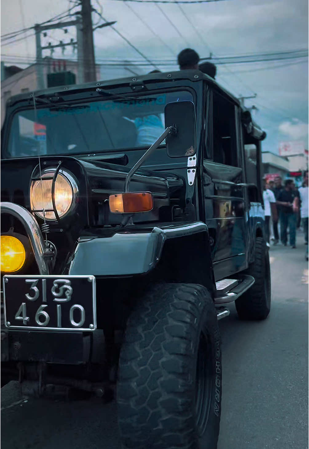 The streets give way to the upcoming flame. #loversquarrel #richmondprefects #richmondlive #spiritofRichmond #cheerrichmond 