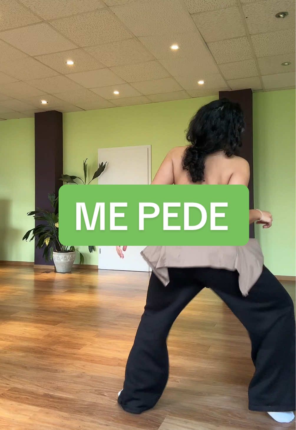 Had to hop on this trend!🤤 @Giana Mello #fyp #dance #danceclass #twerk #bacardi #howtotwerk #twerking #mepede #confidence 