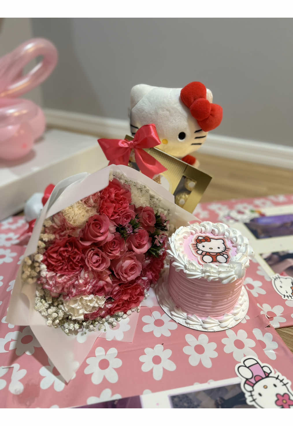 Hello kitty surprise box💖🎀 #hellokittylover #hellokittygirl #hellokitty #birthdaygirl #birthdaygifts #surprisebox #14thbirthday #cajasorpresa #ramobuchon #hellikittycake #detallessorpresa #morriscountynj 