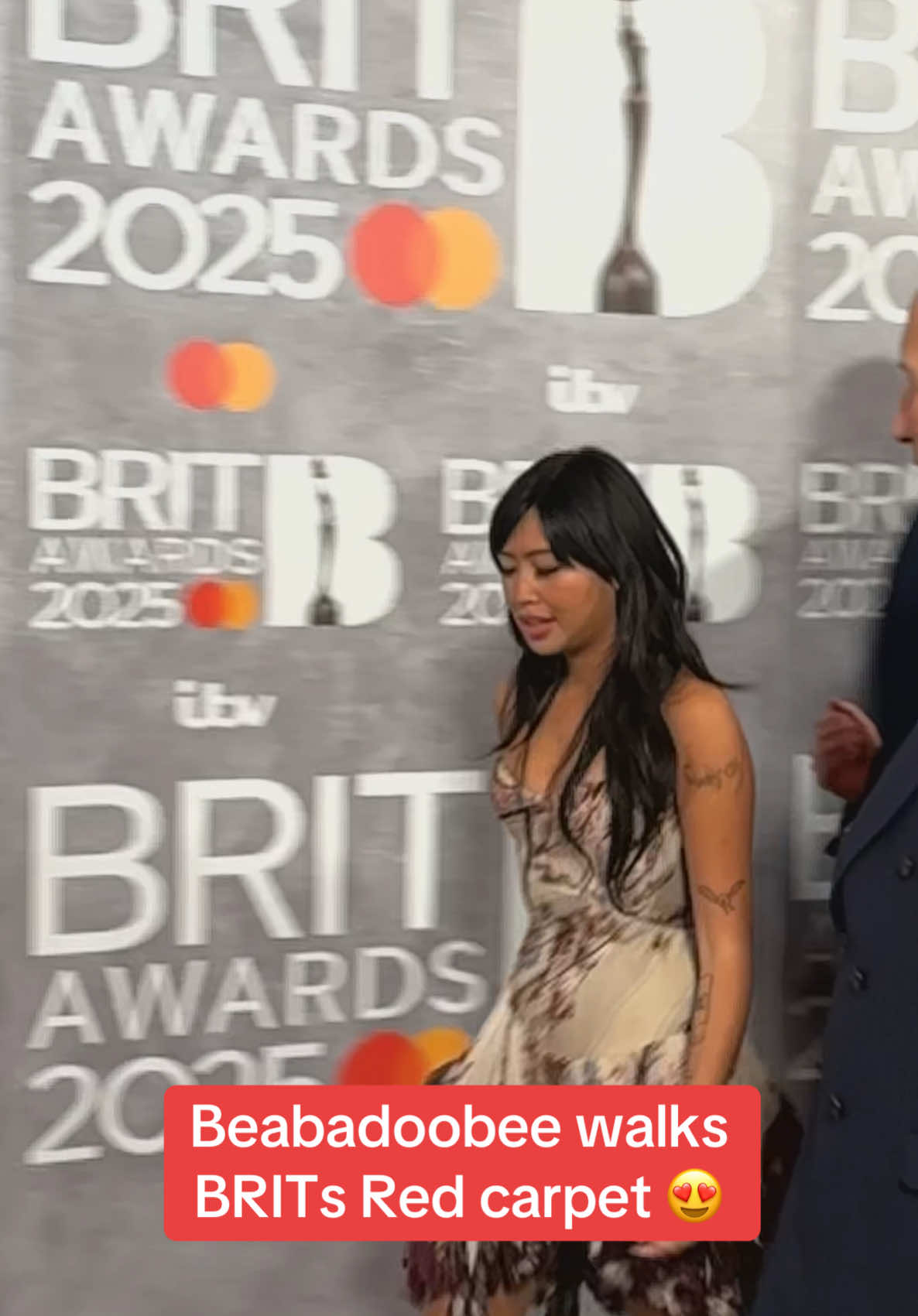 Beabadoobee looked stunning as she walked the BRITs Red carpet 😍 #brits #brits2025 #britawards #beabadoobee 