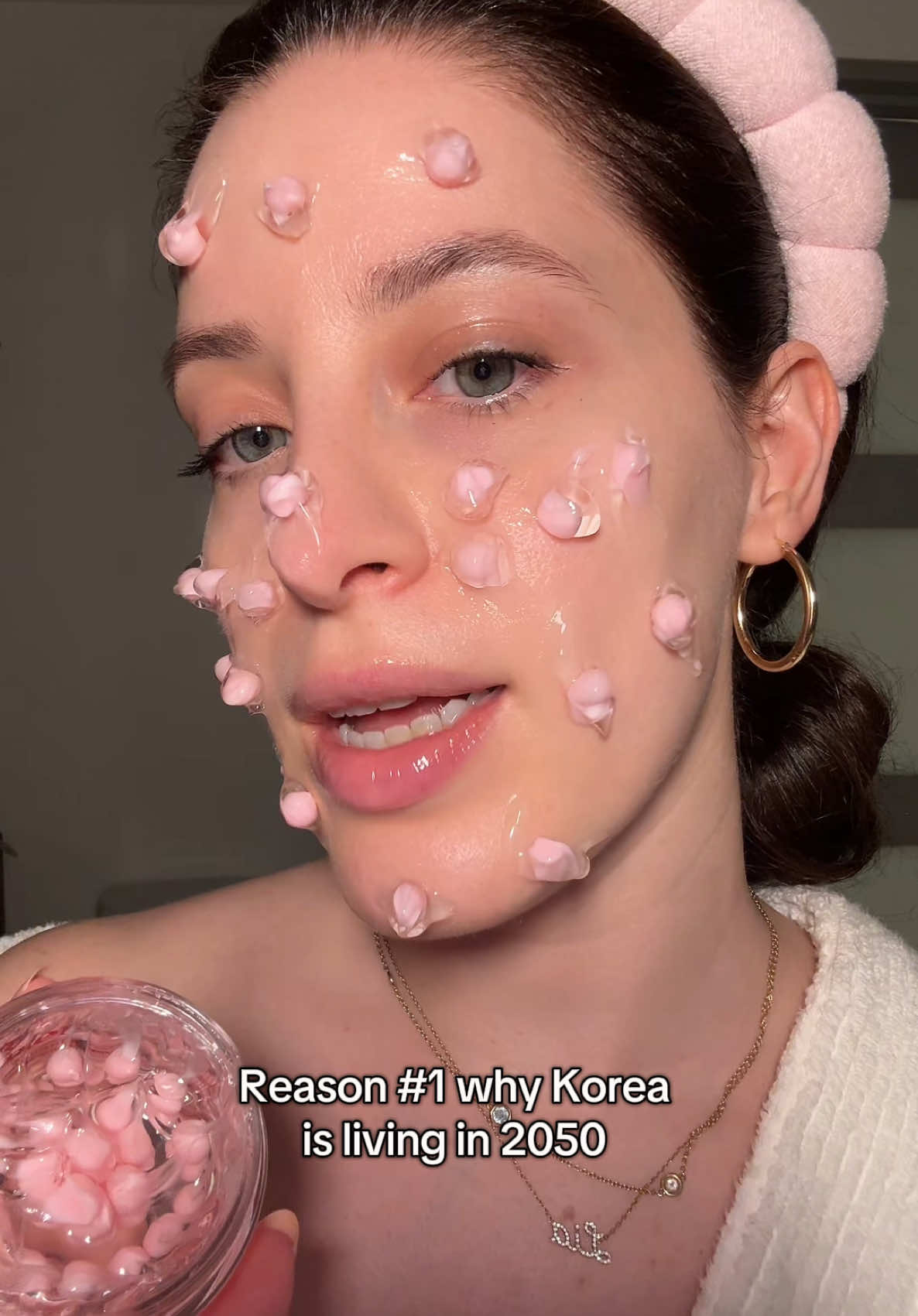 Korea just knows how to make our skin glow #kbeautyskincare #koreanfacecare #antiagingfacecream #antiagingskincareroutine #satisfyingfacecream 