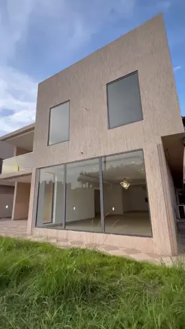 Spacious 4-Bedroom House for Sale in East legon Ogbojo! This beautiful home offers ample living space in a great location, perfect for families or investment. Price: $300,000 (Negotiable) Don’t miss out—schedule a viewing today!