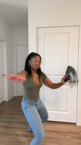 Checking my fans durability for when I hear that song 🤓😂 #fyyy #wherethemfansat #femmesoftiktok #foryoupage #CapCut #SelfCare #Love #fun #laughter #dancetok 
