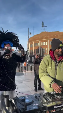 @raggaruggieuncle Vauxhall market 🔥🔥🔥🔥#djagonline #teamag #ukdj #london #djlife #deejay #tiktokdj #brixton