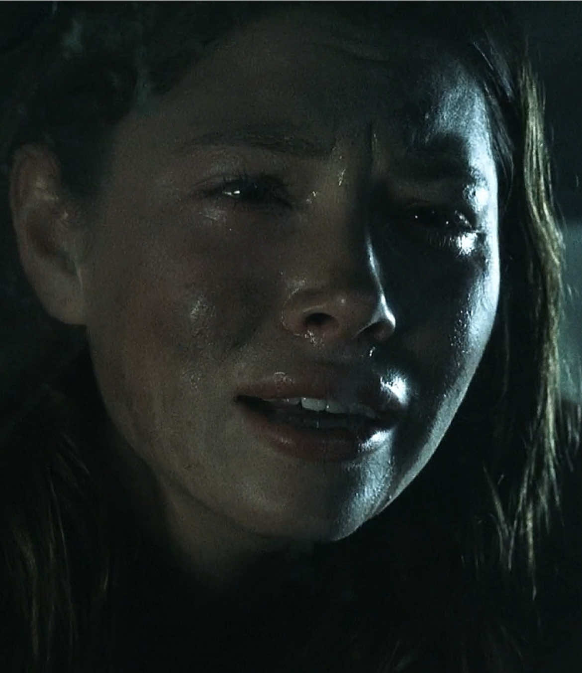 eu amo que o filme inteiro é uma grande chase scene #runlikeagirl #thetexaschainsawmassacre #jessicabiel #erinhardesty #chasescene #finalgirl #screamqueen 