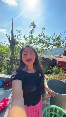 Familia! Andamos estrenando lavadero 🥹 ahora sí que se vengan las cobijas jaja 😅… #fyp #amadecasa #pueblo #campo #rancho #amor 