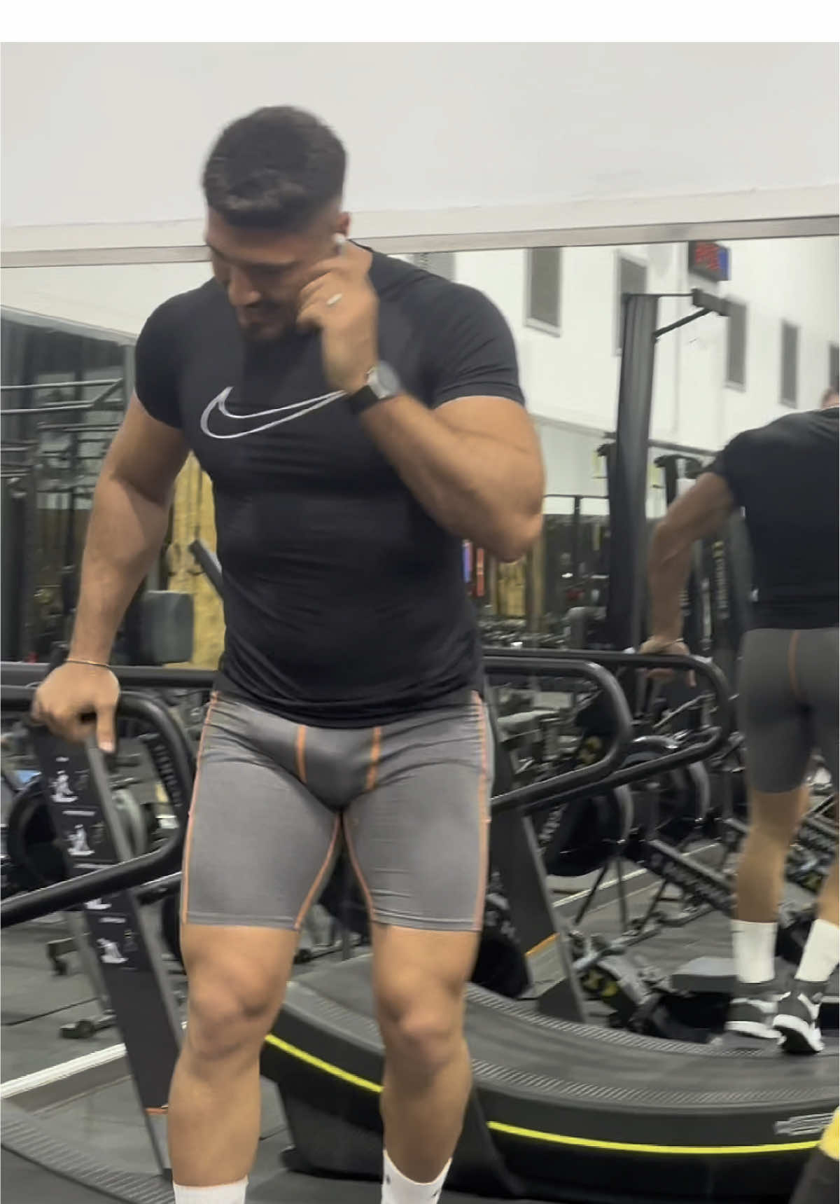 Is everything okay? 🤔 #men #boy #muscle #hunk #handsome #malemodel #ripped #flex #flexing #pretty #rich #fit #fitnation #posing #stud #fitnssmodel #Fitness #hotaf #gymmotivation #Love #beachbody #beachboy #beach #usa🇺🇸 #usa #🇺🇸 