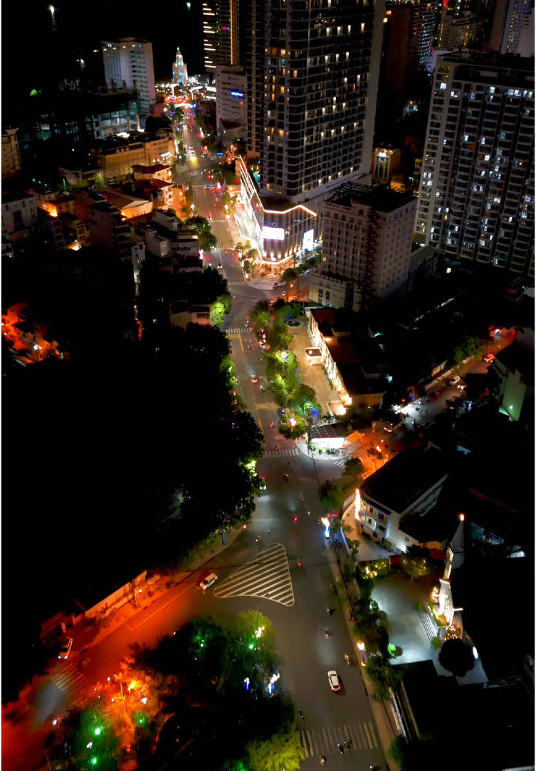 Một con phố nhộn nhịp dẫn thẳng đến tháp trầm hương Nha Trang về đêm  #nhatrang #thaptramhuong #sea #night 