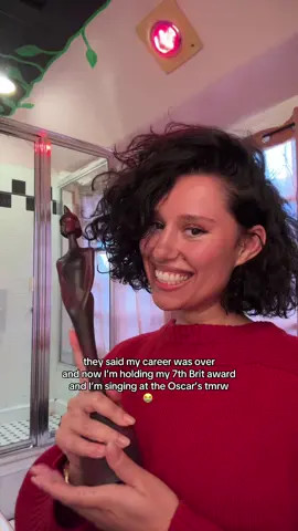 SO GRATEFUL FOR THOSE OF YOU WHO SEE ME YOUVE CHANGED MY LIFE. 😭 i love you #brits #oscars 