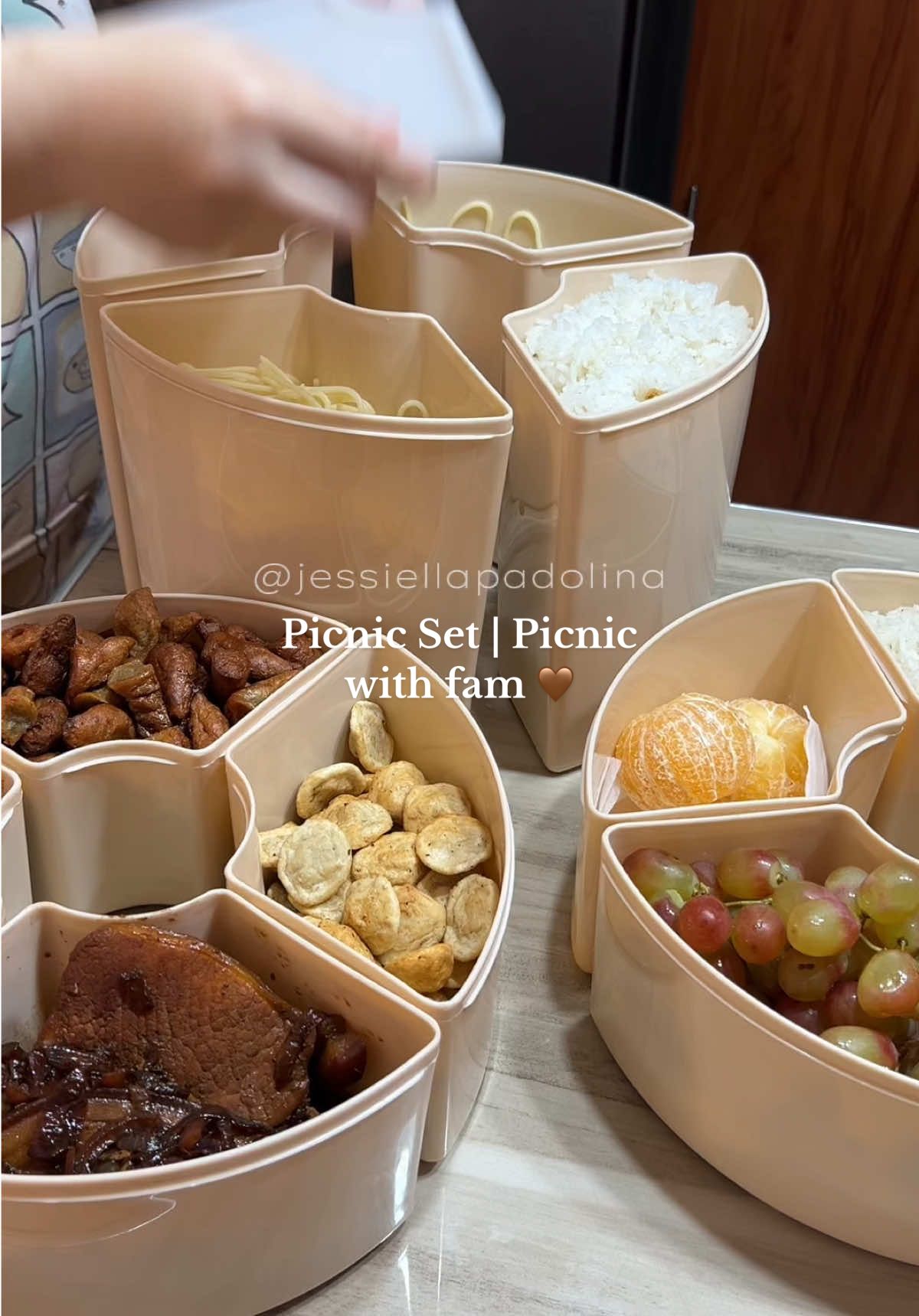 Mas napadali yung preparations namin sa outing dahil dito! Very useful and affordable, wala lang 500 pesos! 🥰 #minivlogbyjessie #budolbyjessie #picnic #picnicset #picnicmatesunyywareset #picnicwithfam 