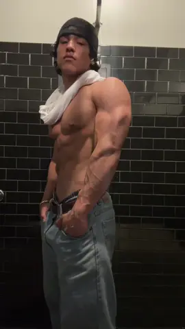Sippin sizzurp 😎  #fyp #gymmotivation #workout #Fitness #davidlaid #zyzz #posing 