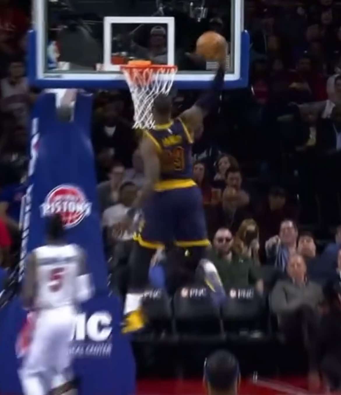 LeBron is the Goat👑🐐 #sports #edit #fyp #viralvideo #xyzbca #kingjames #lebron #unexpectededit 