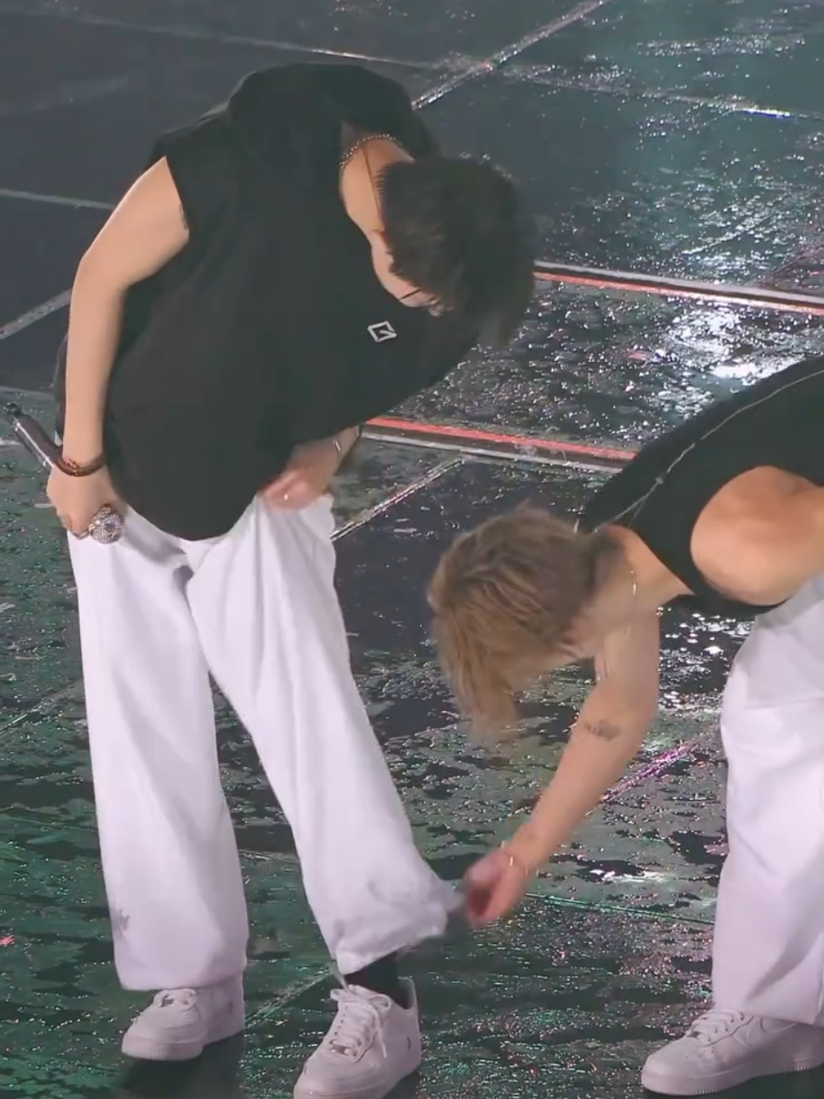 พี่แจ็คต้องใส่ใจน้องยองแจขนาดไหนถึงได้เห็นรอยเปื้อนที่ขากางเกง รักยองแจมากแหละดูออก👑💚🦦 #got7 #fyp #ยองแจ #youngjae #แจ็คสัน #jacksonwang #แจ็คแจ #JackJae 